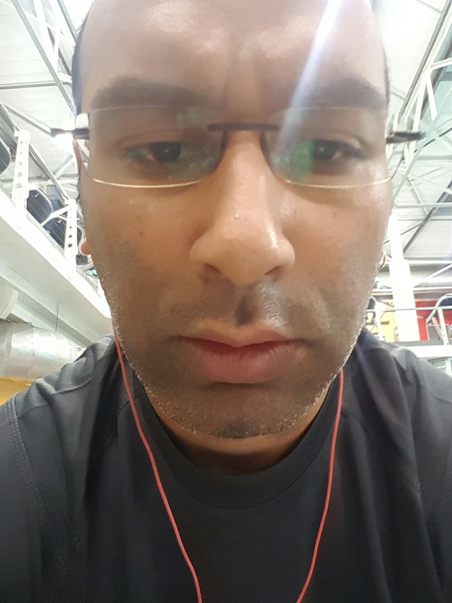 DjGuji's tweet photo. Need to get myself some @DJFreshSA budds #gym #nowires #budds #gobudds #djfreshsa https://t.co/mw4bpzhbqd