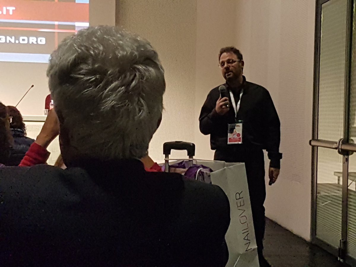 HotelSpaDesign's tweet photo. Canto una canzone o parlo di #benessere allo #SpaSymposium? @esthetiworld, Milano "Il senso della #spa" #wellnessdesign #spadesign https://t.co/Bb7q70VuQL