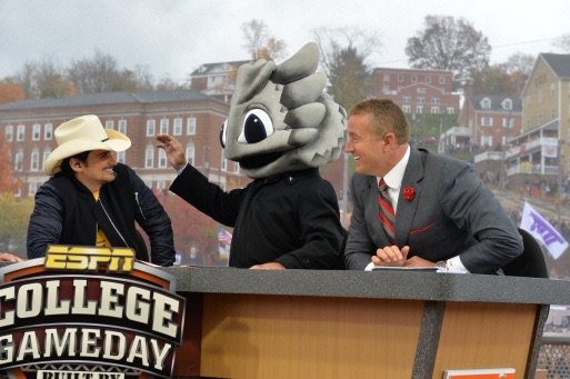 BradPaisley's tweet photo. Oh to have a time machine...@collegegameday https://t.co/nEtM76chnR