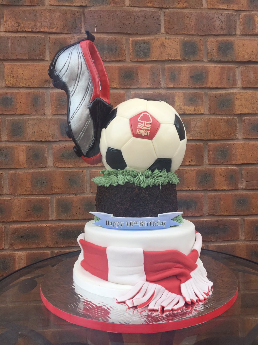 Dinkydoodlecake's tweet photo. @NFFC - a big Notts Forest fan wanted a big cake for his 40th! .... #noveltycake #cakeFrame # #shouldhavesavedyouaslice https://t.co/fw2avpzE6F