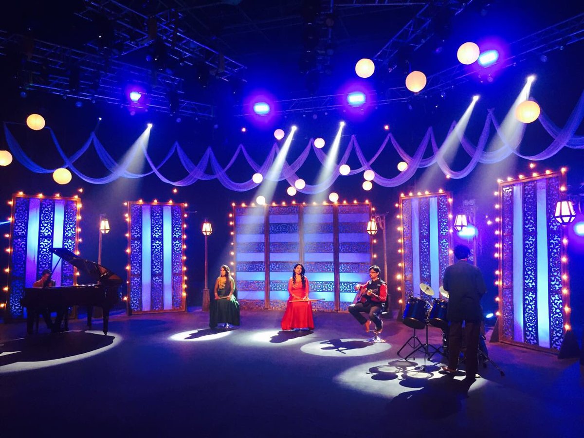 #Flutesisters one new look @Debopriya10 <a href="/Suchismitaflute/">Suchismita Chatterji</a> are looking gorgeous #sunday shoot <a href="/saregamaglobal/">Saregama</a> for classical studio #Flute