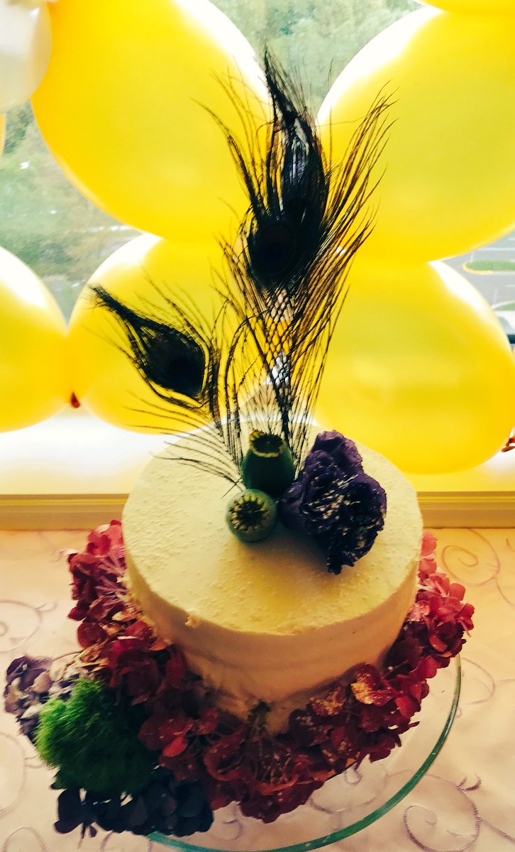 Semi_Handmade's tweet photo. #Bridal #Shower cake from @HarrisTeeter jazzed up+filled in with hydrangeas,poppies, lisianthus+peacock feathers #Semi_Handmade #BridalBash https://t.co/Ia2Js0LLNY