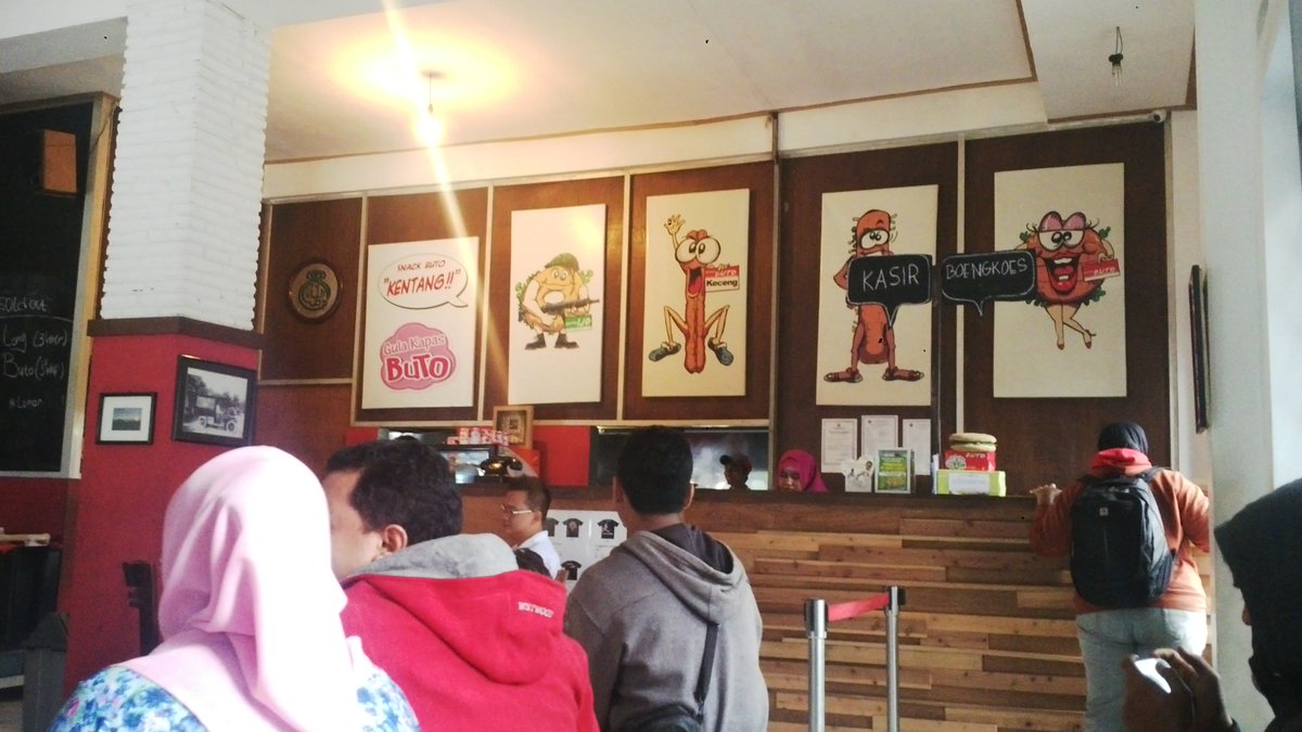 nurisradina's tweet photo. Rasakan kelezatan Burger Buto di Burger Buto, jalan Sarangan 27 Malang! #edunewsholiday @Edunewsfm @official_itv https://t.co/wxrrIy6ajG