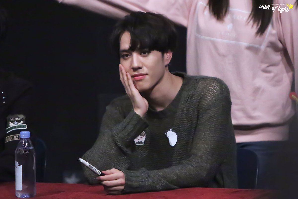 orbit_of_light's tweet photo. 161020 김포팬사인회 [HQ]
#GOT7 #갓세븐 #유겸 #Yugyeom # https://t.co/KA9QxOujqT