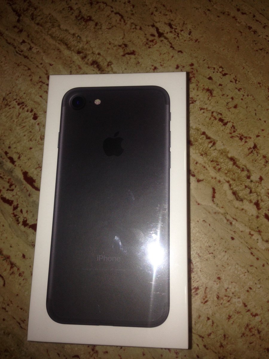 ProudOfJuventus's tweet photo. Ditegli "Ciao" 😍😍😍 #iPhone7 #neroopaco #Apple https://t.co/3b01P0rHdY