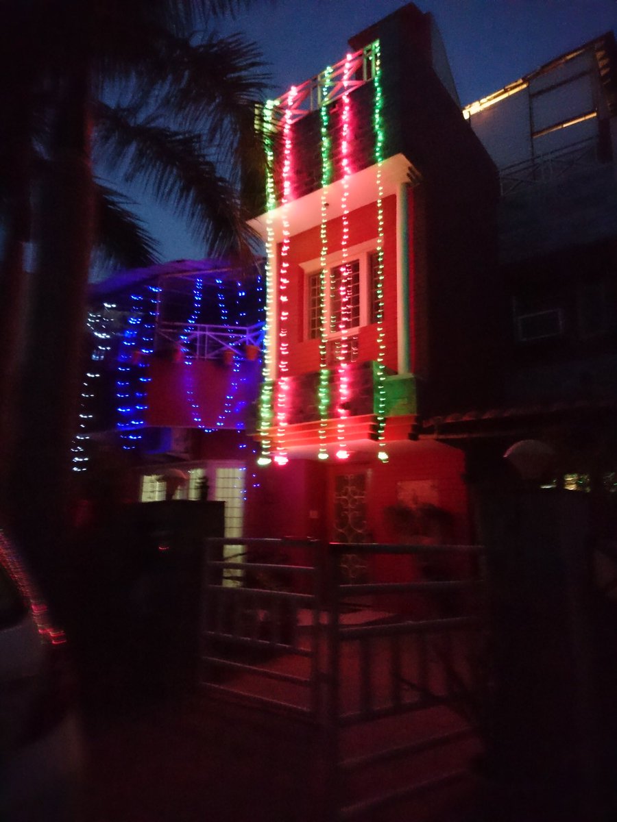 mridulablog's tweet photo. What my daughter clicked! #lights #diwali #XperiaX #XperiaIn https://t.co/LS1BeQM3LM