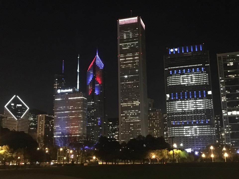 BeBaYel's tweet photo. Love this city! @Cubs #GoCubsGo #FlyTheW #WorldSeriesBound #bringoncleveland https://t.co/9nzaaw1cBv