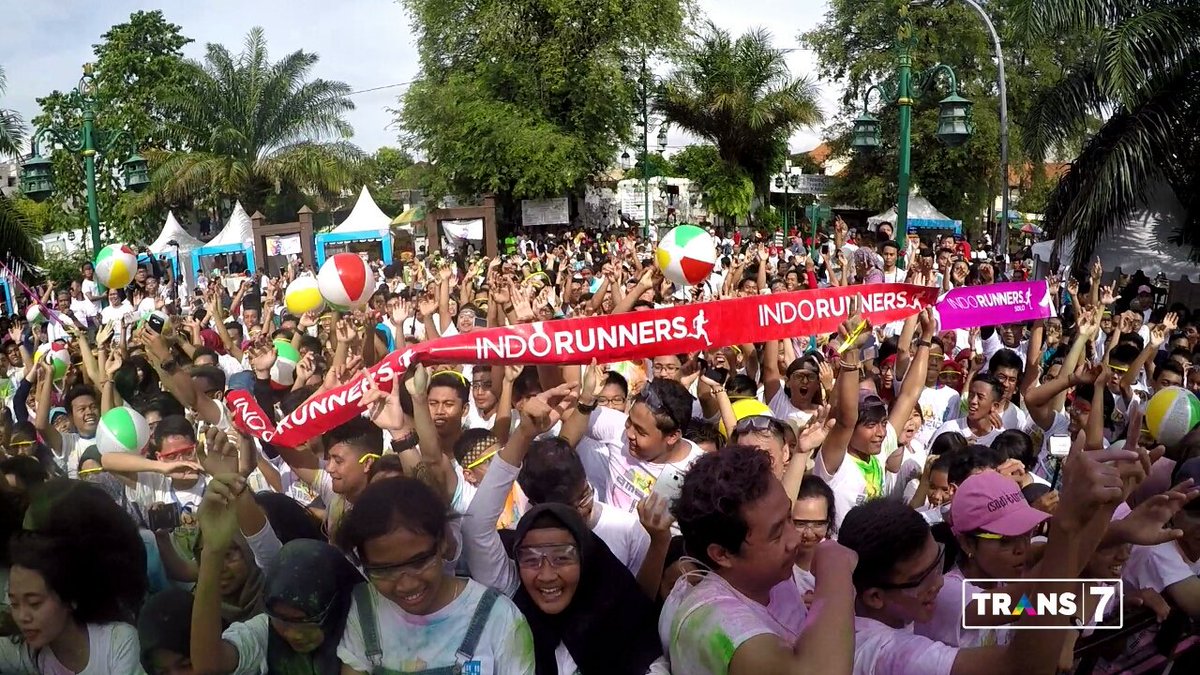 TRANS7's tweet photo. .@dmustakira menggoyang panggung #AmazingRunSolo! #EksisAbisSolo https://t.co/lRtTDNfDtt