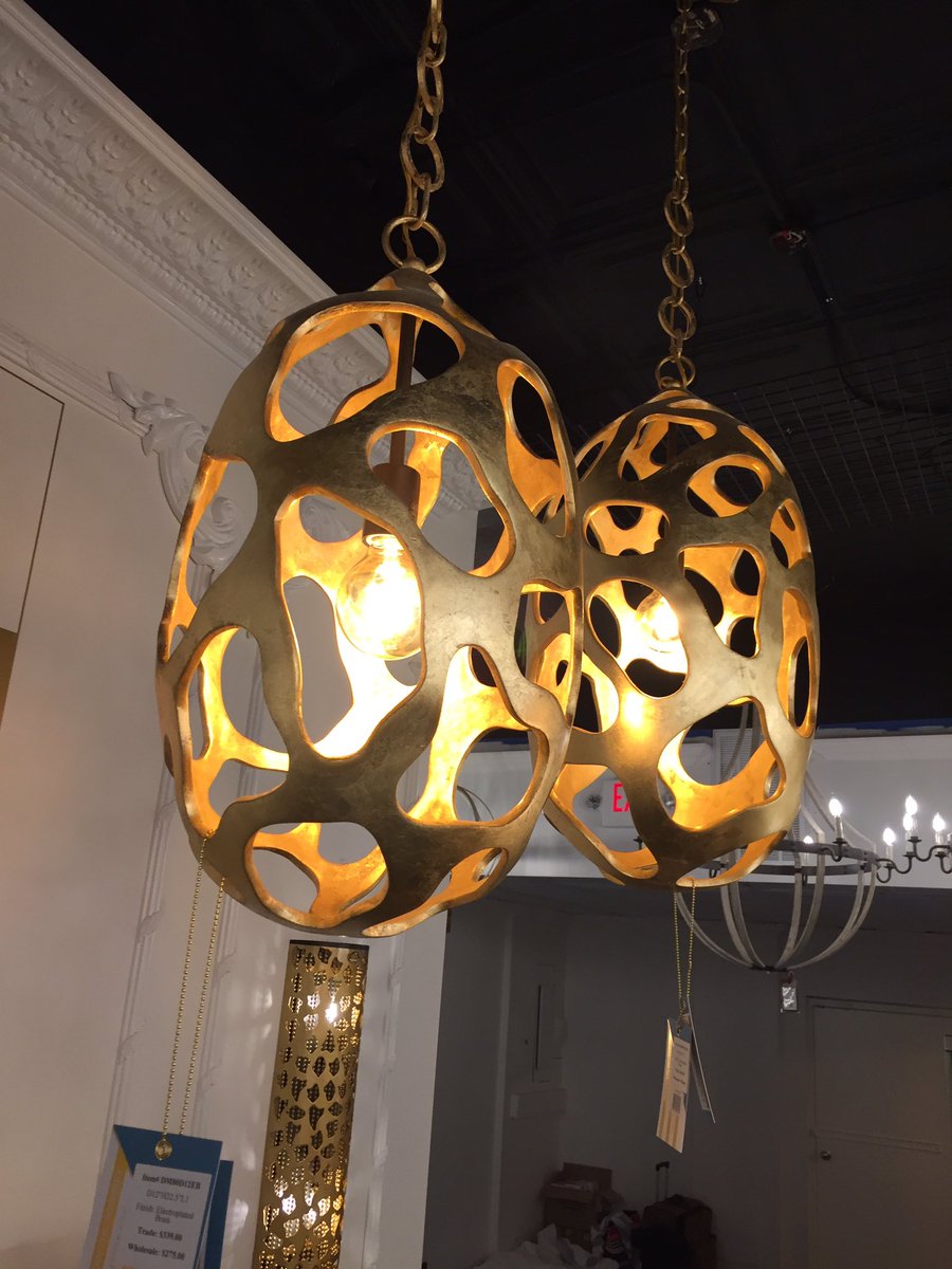 Two lovely ladies with fab new collections for @Elegantlightng at #HPMkt: <a href="/ErinnVStyle/">Erinn Valencich</a> and @DonnaMossHGTV.