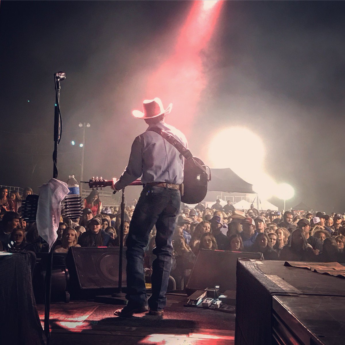 3TwentyOneMedia's tweet photo. Hello @HuntsvilleTexas! @CodyJohnsonBand is home...#hometownthrowdown #wiesnerauto @jonwolfe @JesseRaubJr https://t.co/3oNs6vYns7