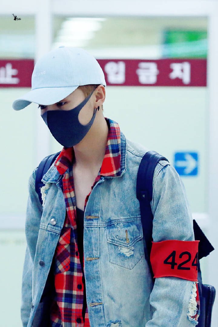 lucoolu_'s tweet photo. 161020 Gimpo International Airport
cr.择天记陈长生全球后援会
#LuHan #鹿晗 #루한 #ルハン #HighResolutionLuHan https://t.co/fAh1gbwazU