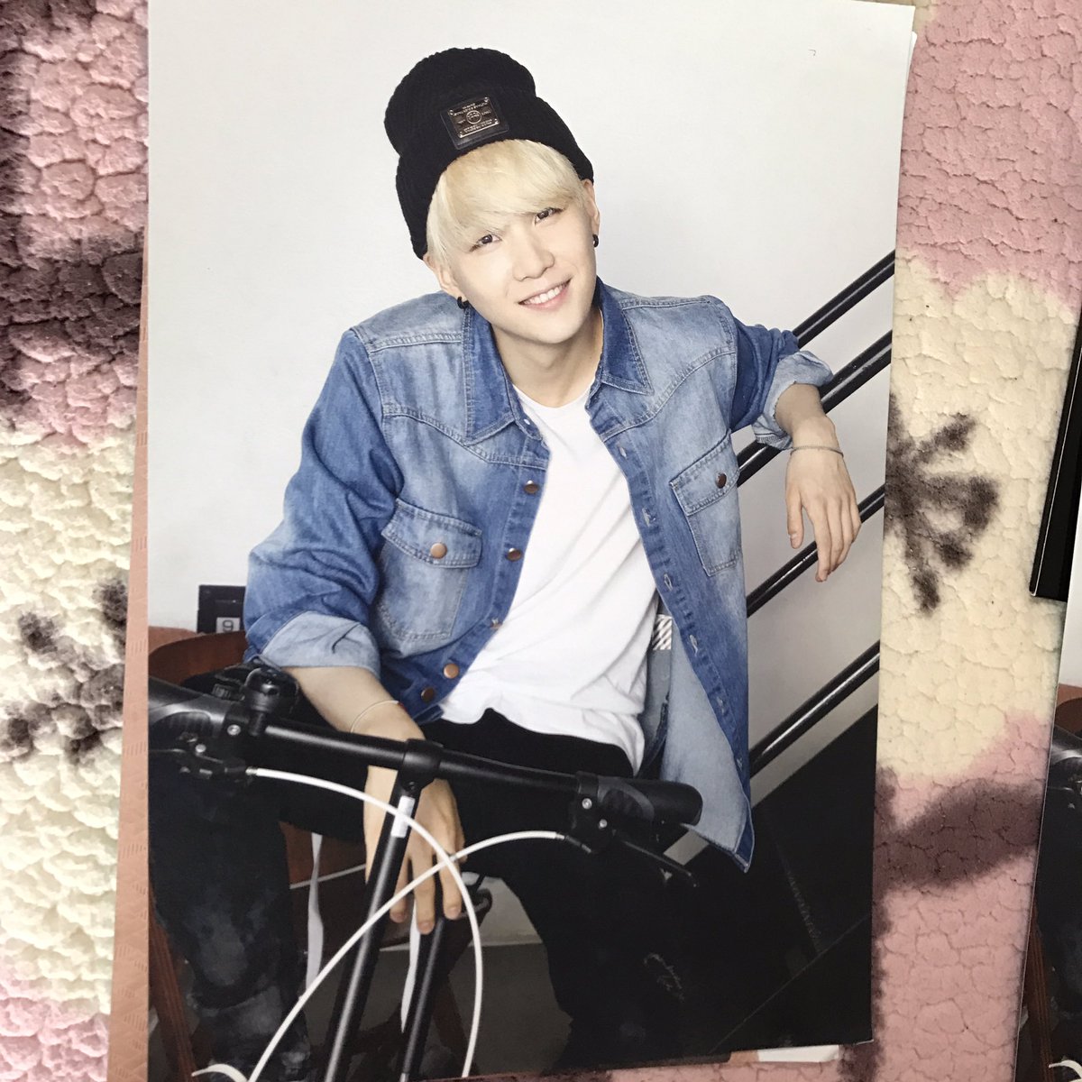 bts_hyorina's tweet photo. 【拡散希望】
防弾少年団 방탄소년단 グッズ

UNDERCOVER MISSION ペンミvol.2
ポスター V SUGA テヒョン ユンギ

こちら一枚1k でお譲りいたします
ユンギさんのほうは２枚ございます

#防弾少年団 #방탄소년단 #BTS #グッズ譲 https://t.co/nSDg8Epe9E