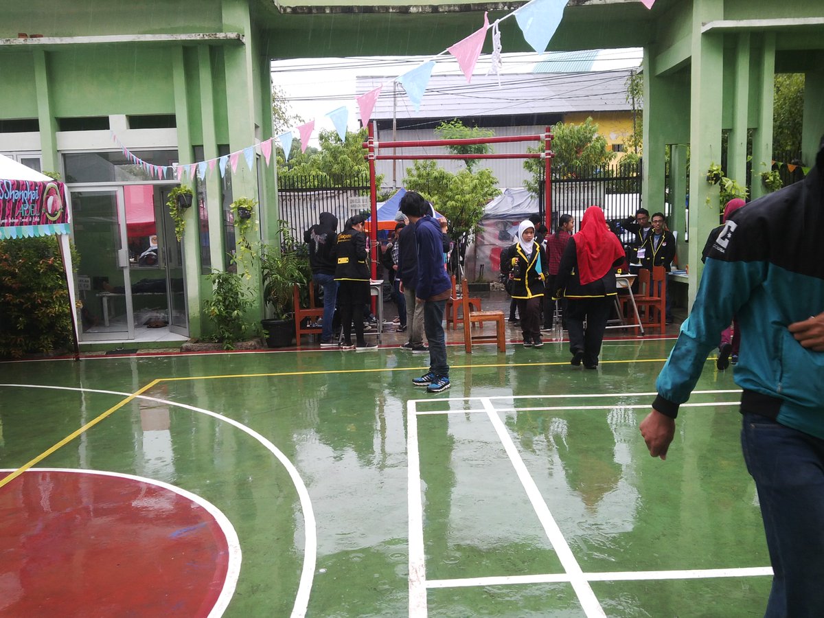 Meski hujan tapi tidak menyurutkan semangatbpara pengunjung ^u^