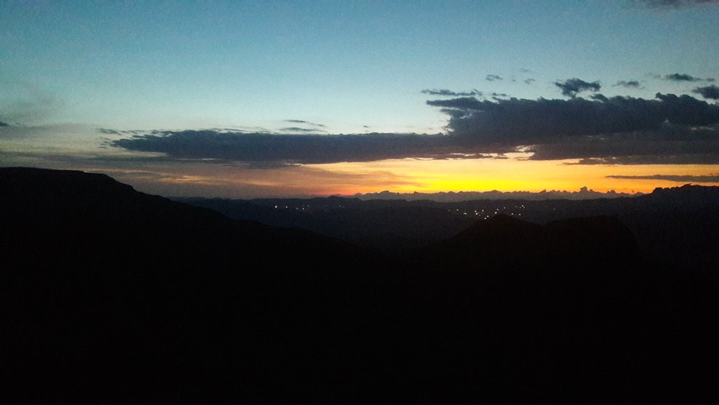 UberActiveDadda's tweet photo. Sitting on the top of an #African mountain watching the #sunrise = bliss! @OldMutualSA @WildSeriesSA #GoldenGate #SouthAfrica https://t.co/ENVD3hH9nz
