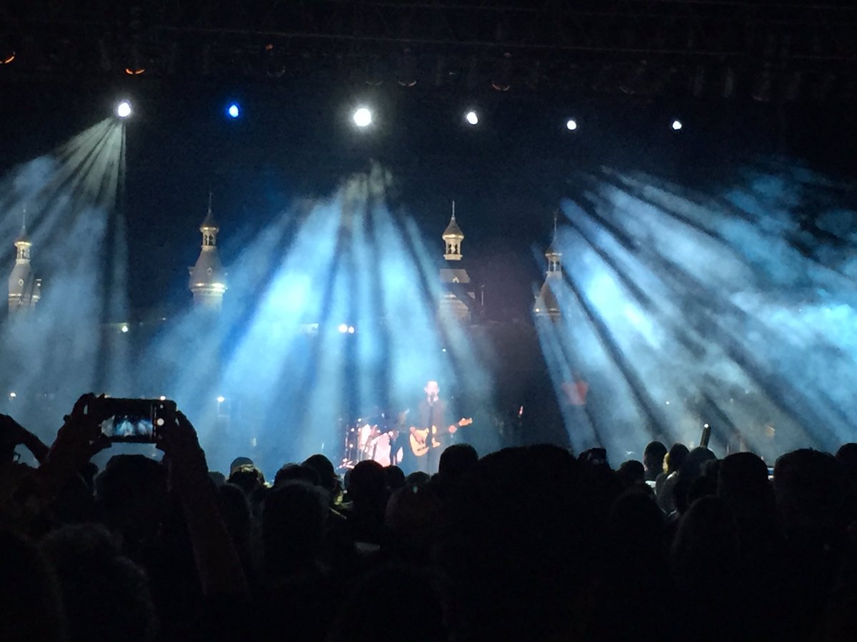 ofarevolution's tweet photo. #YPTSFlorida is going off. Thank you Tampa for the rocker. #OARXX https://t.co/nDAsIPYhyx