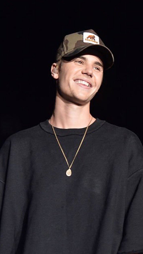 V0TEFORBIEBERR's tweet photo. SE VOCÊ VIU ESSA FOTO DÊ RT 
BELIEBERS DANGEROUS #ARIASJUSTINBIEBER https://t.co/zCQ91wLTe0