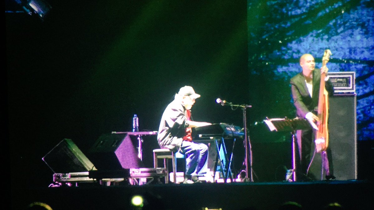 interbank's tweet photo. @EddiePalmieri se despide y cuenta, en un show impresionante, porque nos debemos ir "pal' monte"  #AllAccess2016 #TarjetasInterbank https://t.co/LUex6ZuIz9