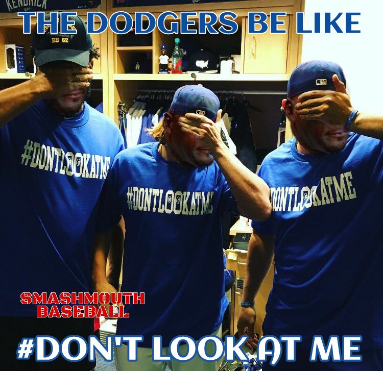 SMSports16's tweet photo. #Dodgers be like #dontlookatme. #Cubs #NLCS #WorldSeries https://t.co/GTx2SJyNvg