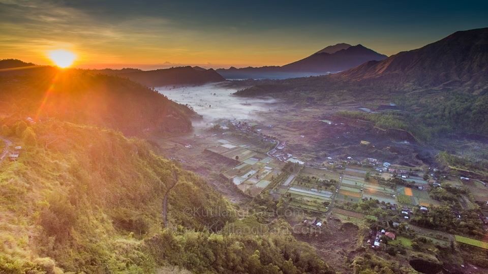 Wherever you go, no matter what the wheater, always bring your own #sunshine. 

Good morning #Kintamani, Have a great sunday! #travel #bali