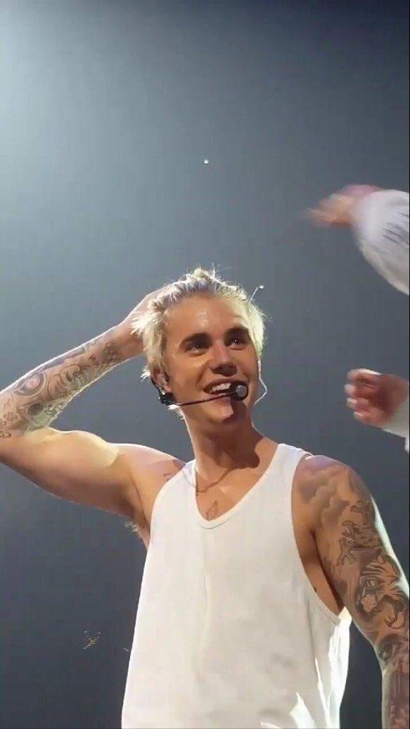 V0TEFORBIEBERR's tweet photo. RT SE VOCÊ AMA O JUSTIN 
BELIEBERS DANGEROUS #ARIASJUSTINBIEBER https://t.co/mt7ktWuQJZ