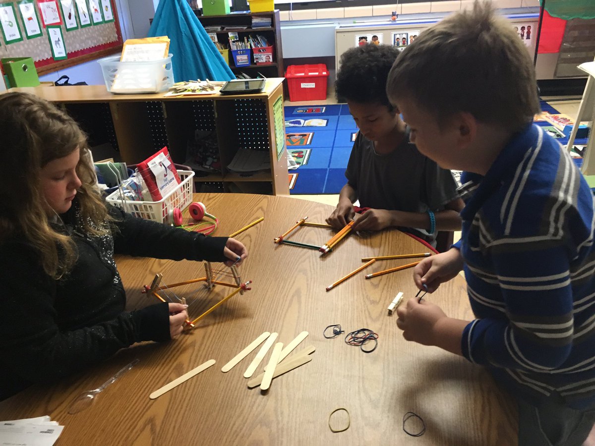 MandyLuce1's tweet photo. STEM challenge #3! Engineering a marshmallow catapult! @MissRowe2 @13easd https://t.co/47j5kiB0uH