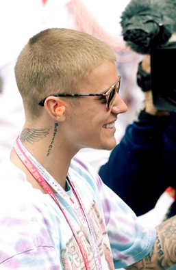 V0TEFORBIEBERR's tweet photo. RT PARA VOTAR NO JUSTIN
BELIEBERS DANGEROUS #ARIASJUSTINBIEBER https://t.co/k3432JFRa8
