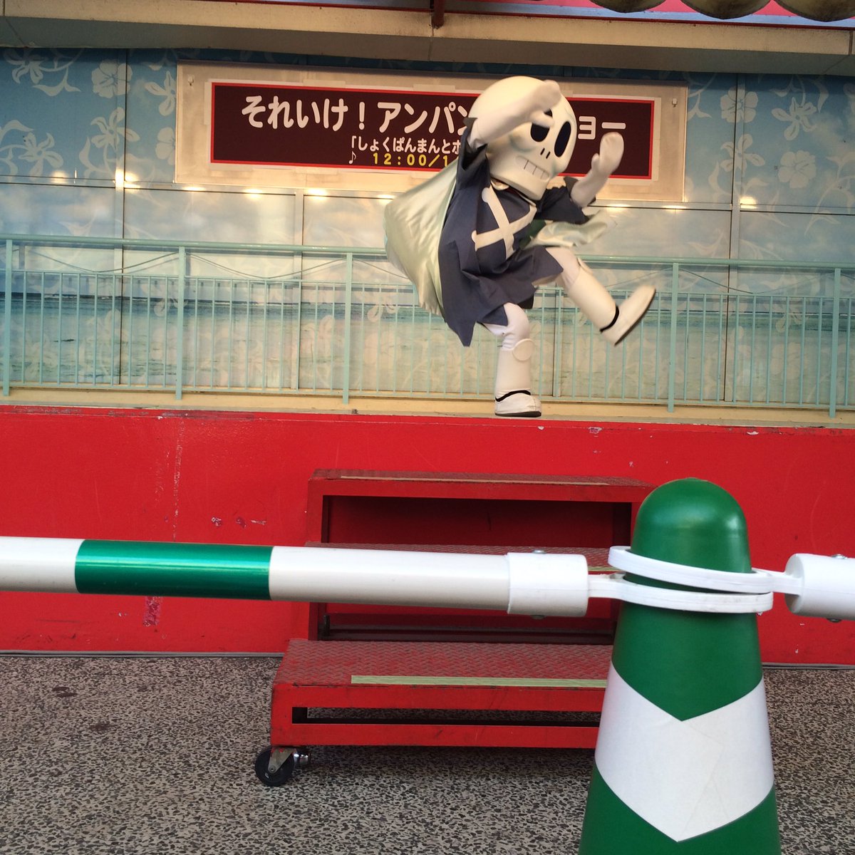 とま きょうのアンパンマンショー 最 高 みんないっぱい動いててめっちゃ楽しかったー めっちゃ笑ったwww 動画撮りながら左手で頑張って撮った写メ見てくれ アンパンマンショー