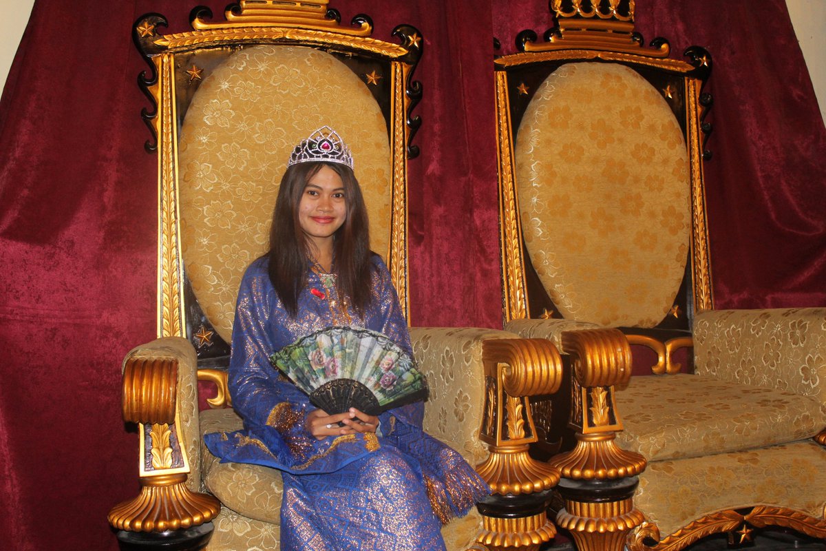 arieselly30's tweet photo. Destinasi kedua di Medan, Istana Maimun @campinaicecream #HulaTripMedan https://t.co/VdmP9BWWFG