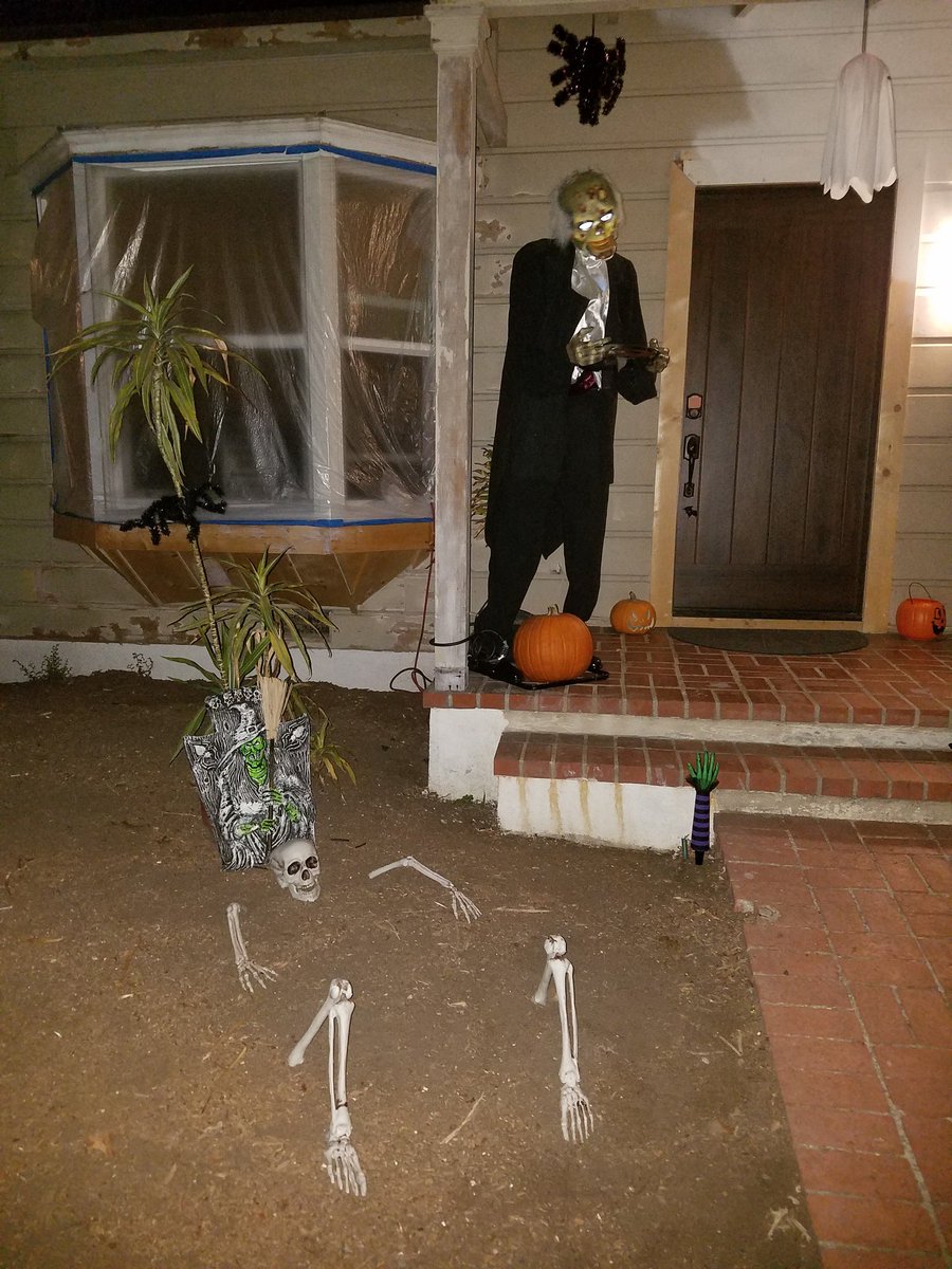 PabloWeather's tweet photo. Home Renovations continue! Might as well take advantage of it🎃 https://t.co/EVxxuHf9ko