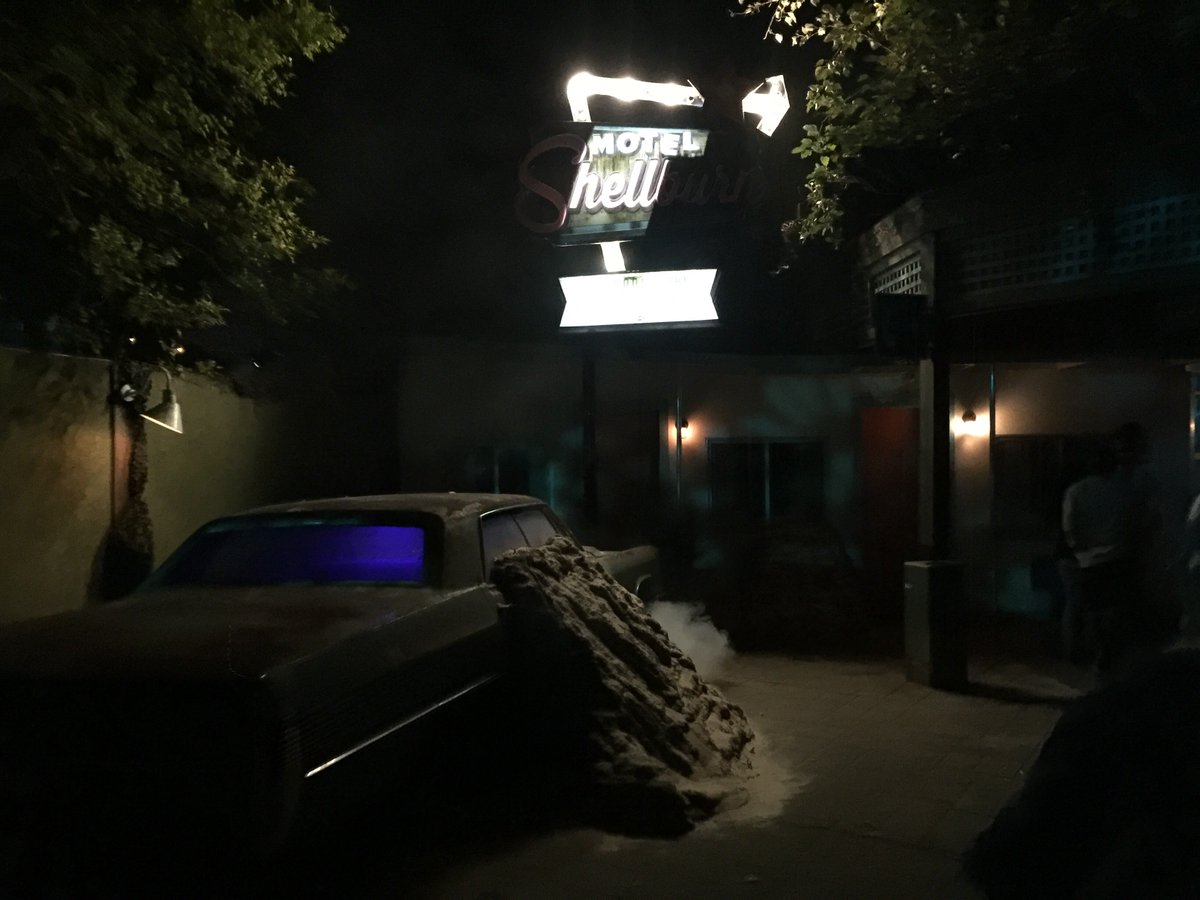 ScottFaisFun's tweet photo. HALLOWEEN FUN: favorite #HauntedHouse at @BuschGardens #HowlOScream: Hotel Hell. It’s #FloridaTravel gone bad! #EvilEncore https://t.co/SrrC9m4VgS