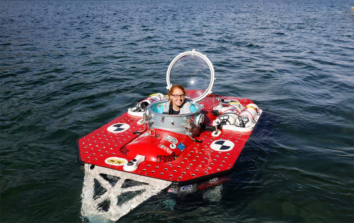 Becthediver's tweet photo. #girldiver #subpilot #fallenleaflake #explorer #nexgen #red #spots #greatwhitesub #uvp #hireme #needmoretimeunderwater https://t.co/0V78vKuq01