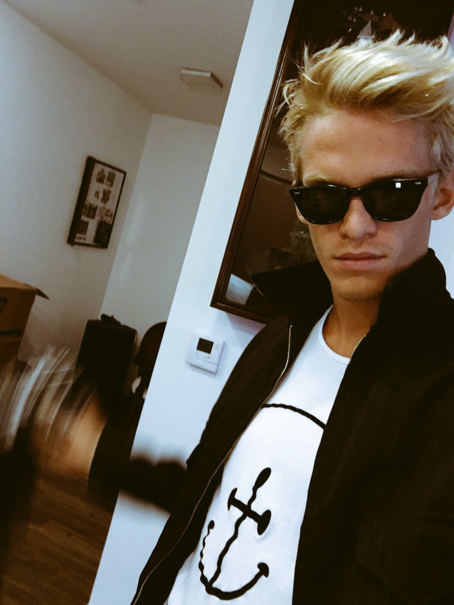 CodySimpson's tweet photo. On the run and you're the one https://t.co/KlESeFwjII