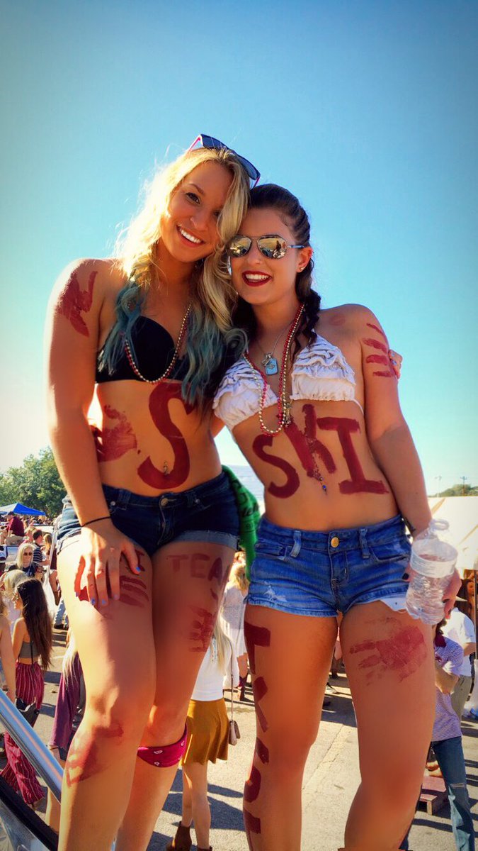SteviwasSarah's tweet photo. #TxstWaterski took on #txsttailgate and killed it with school spirit. Had so much fun dancing on the boat with everyone 💛🐾 #txst https://t.co/ddig9ZmvEB