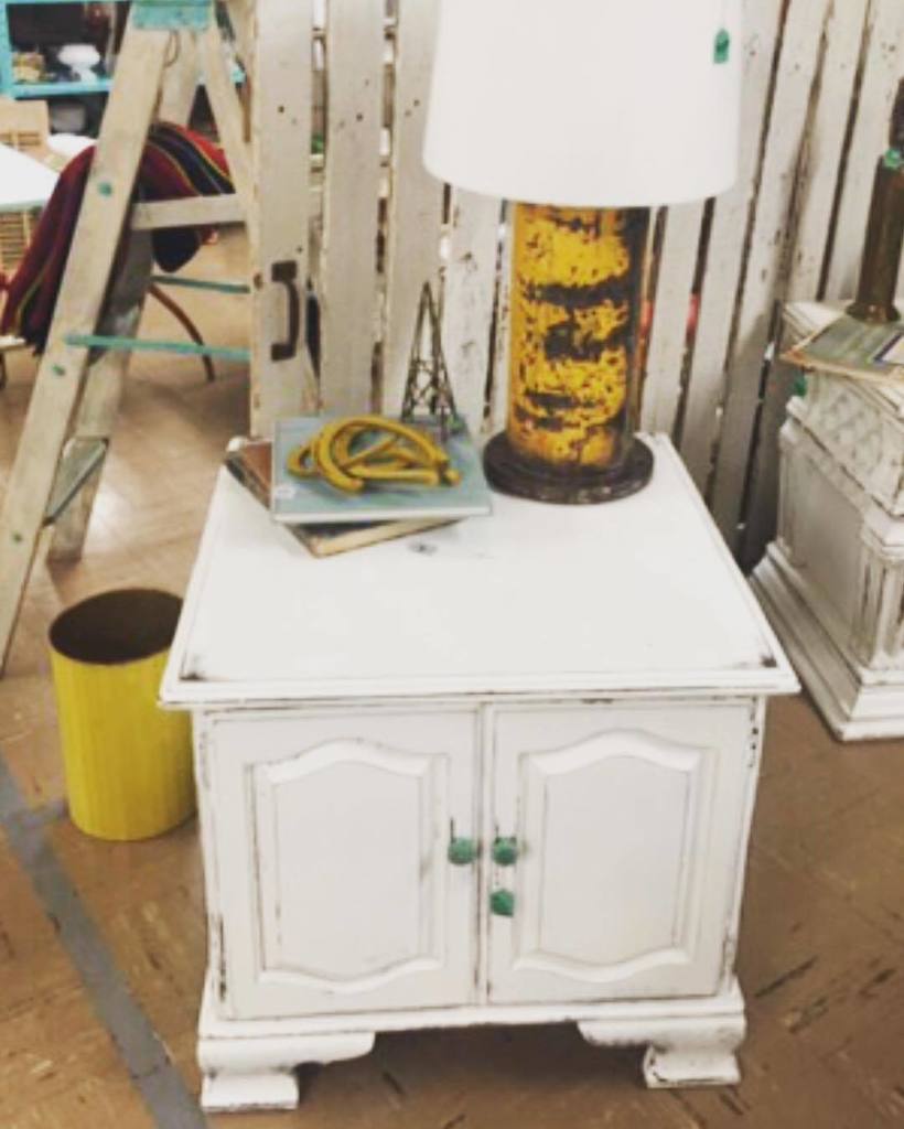 RustandRosesTx's tweet photo. #abilenetx #abilene #texas #repurposedlighting #rustandrosesabilenetx #sidetable https://t.co/d4BMkGfeEi https://t.co/ID7kEdhUX1