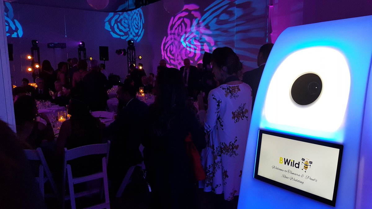 bwildphotobooth's tweet photo. Super fun night!

#wedding #district28 #district28to #tamlovespaul #ravewedding#modernphotobooth #bwildphotobooth #premiumphotobooth https://t.co/h1lsYS82F2