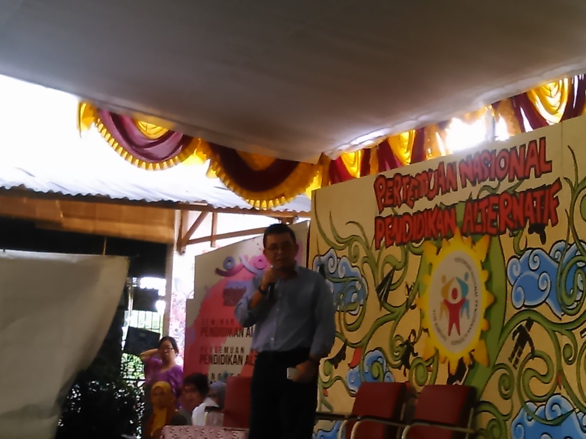 (Dirjen PAUD dan Pendidikan Masyarakat) Ir.Harris Iskandar, Ph.D menutup "Temu Nasional Pendidikan Alternatif" #AnakMerdeka <a href="/pend_alternatif/">pendidikanalternatif</a>
