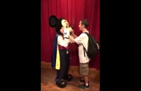 WGNNews's tweet photo. Emotional video captures man who is blind meeting Mickey Mouse at Disney World https://t.co/b7MjBL1AVK https://t.co/mxJNtqhQKY