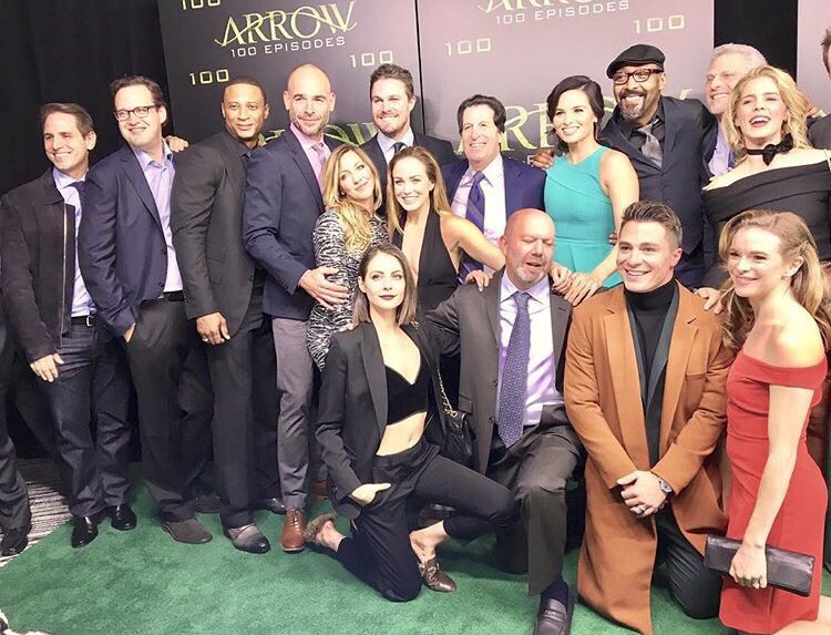 ColtonSourceFR's tweet photo. #PHOTOS Colton et le cast à la soirée célébrant les 100 épisodes de Arrow hier soir. #3 https://t.co/2ME10ErBBL