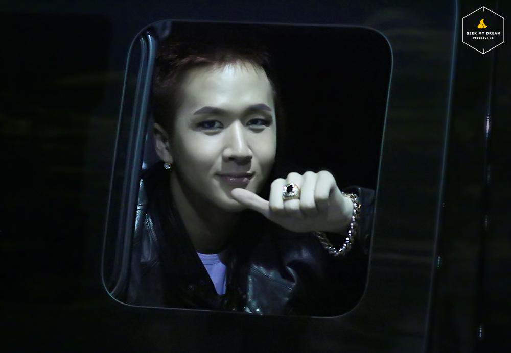 Timeto_Ravi's tweet photo. 141022 2년전 오늘의 원식
쇼챔피언 퇴근
#라비 #김원식 #Ravi #ERROR1STWIN
Cr. Seek my dream https://t.co/48Cgt3LjDz