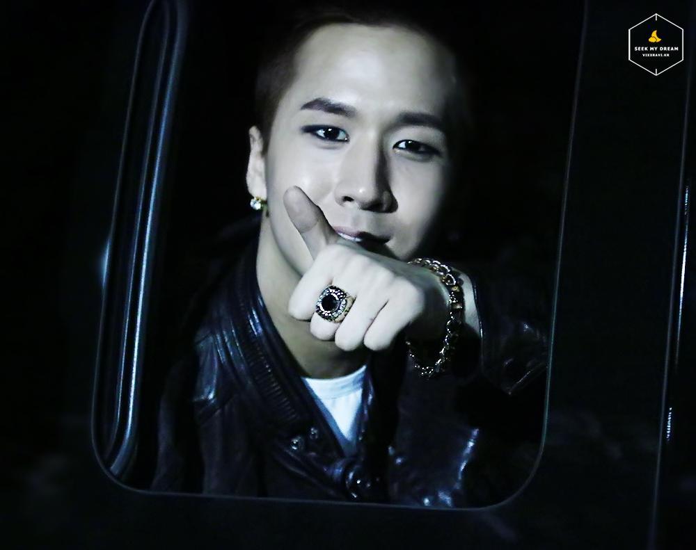 Timeto_Ravi's tweet photo. 141022 2년전 오늘의 원식
쇼챔피언 퇴근
#라비 #김원식 #Ravi #ERROR1STWIN
Cr. Seek my dream https://t.co/48Cgt3LjDz