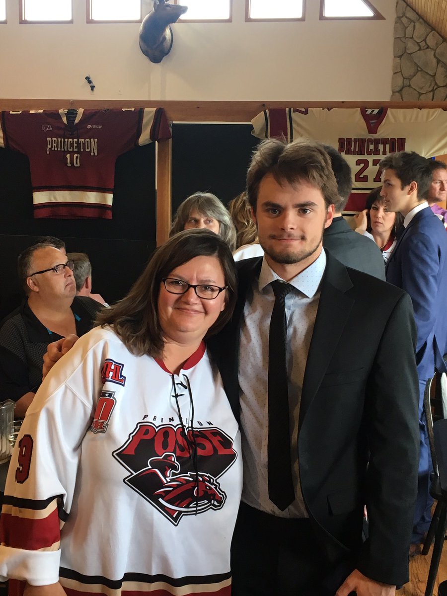 KIJHLPosse's tweet photo. Summerland duo Dawson Jenner &amp;Linden Gove &amp; their families! Dawson's dad Daryl also doubles as our bus driver #FamilyWeekend #PrincetonPosse https://t.co/DoO4eUay9d