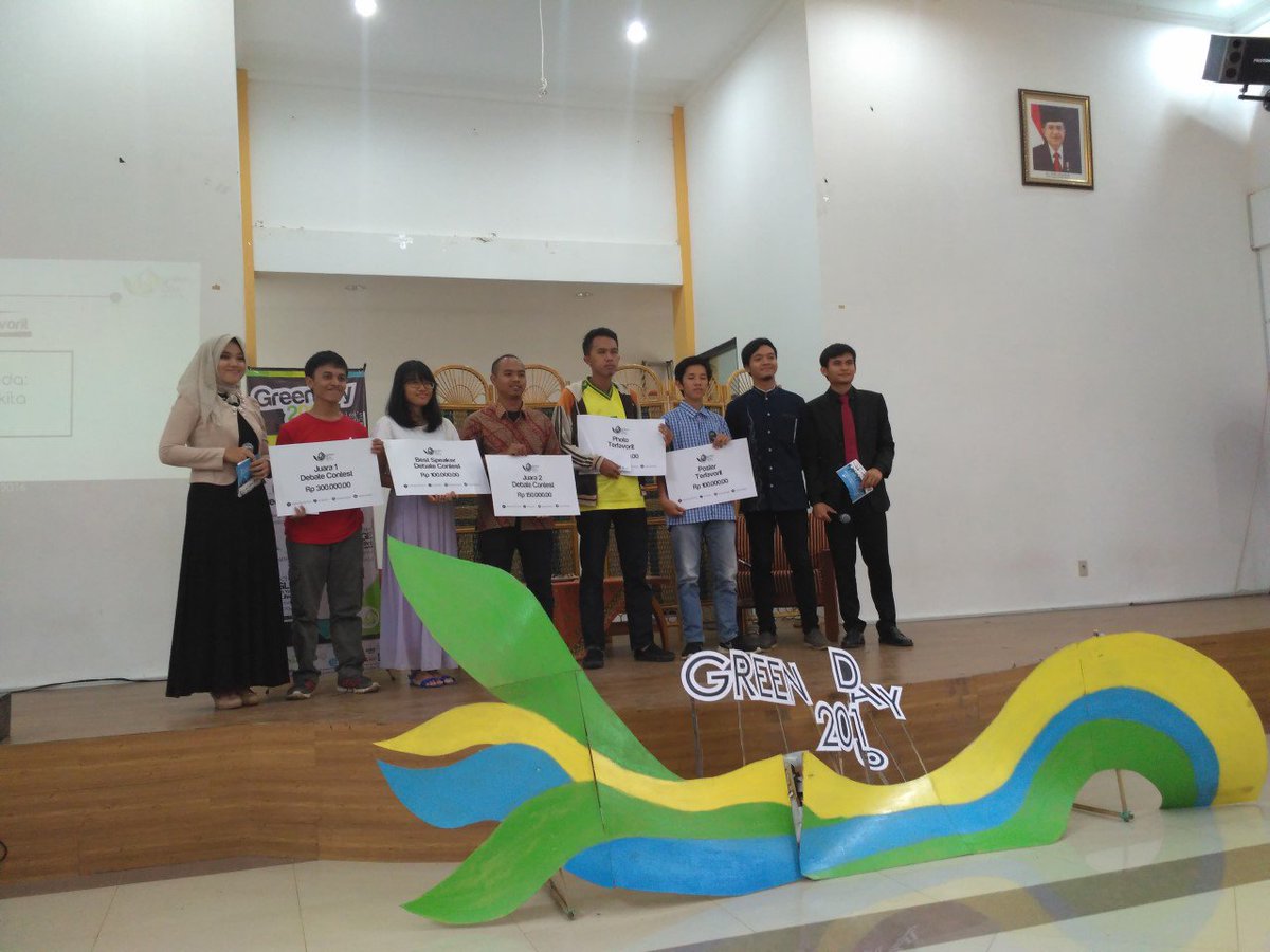 [LIVE REPORT]

Pengumuman dan penyerahan hadiah kepada para pemenang lomba IPB Artspiration 🎉🎊

Selamat kepada para pemenang! 🙌