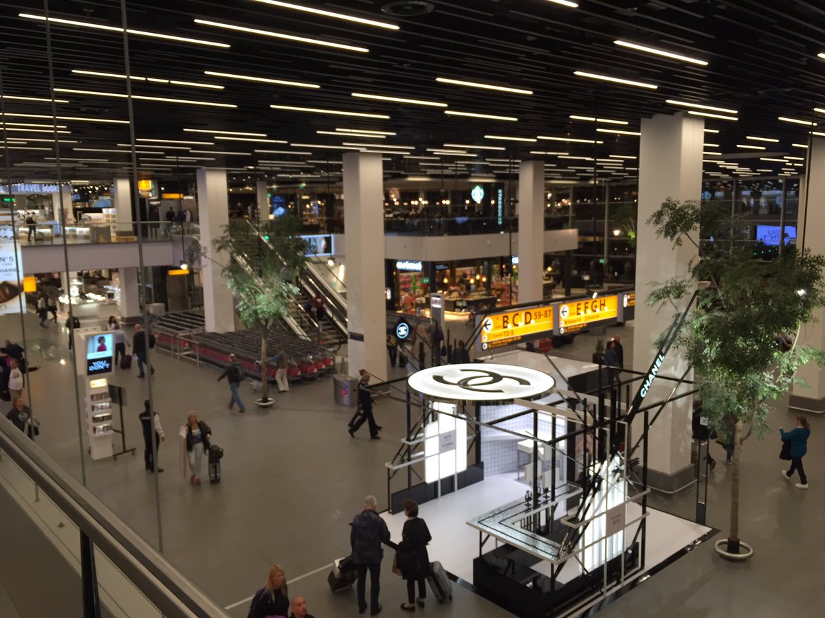 AJRaisen's tweet photo. Schipol Airport - #howefficient!
British Airports take note..... https://t.co/QMq88MNgYT