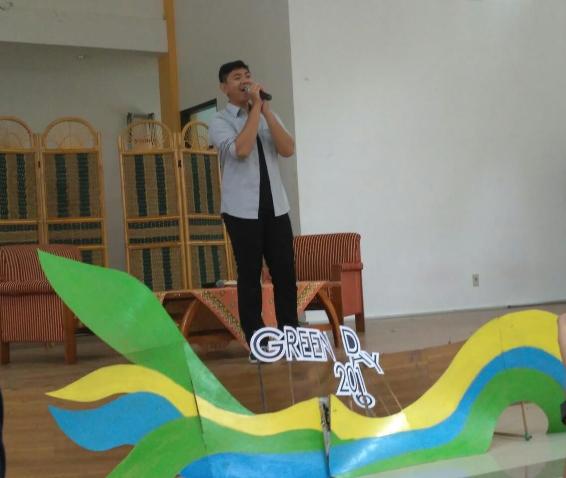 [HIBURAN]

 penampilan solo vokal dari Ka Hafidz (Faperta 50) yang membawakan lagu Apalah Arti Menunggu 🎤🎶
Unch keren dan kece banget kan 😍
