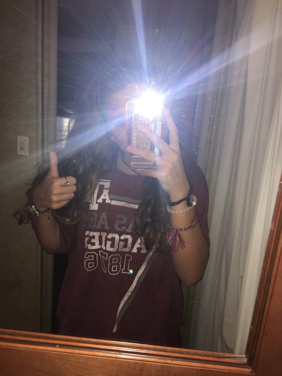 AlexaEscamill's tweet photo. Aggs may have took the L but we still got thumbs up #gigem #throwwwbackkk https://t.co/a8TsxCCpZ1