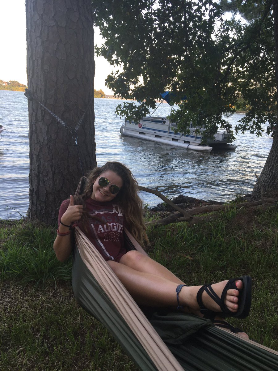 AlexaEscamill's tweet photo. Aggs may have took the L but we still got thumbs up #gigem #throwwwbackkk https://t.co/a8TsxCCpZ1