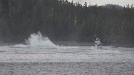 CBCIndigenous's tweet photo. Bella Bella diesel spill response questioned by Heiltsuk First Nation Chief after booms fa… https://t.co/PigXG8IvmD https://t.co/atNf8YZUCF