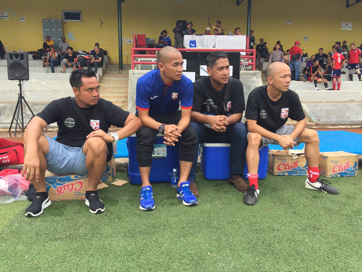 Memantau jalannya pertandingan Starbol 7's IC <a href="/KDY_10/">Kurniawan DY 10</a> <a href="/momor7star/">Momor7</a>