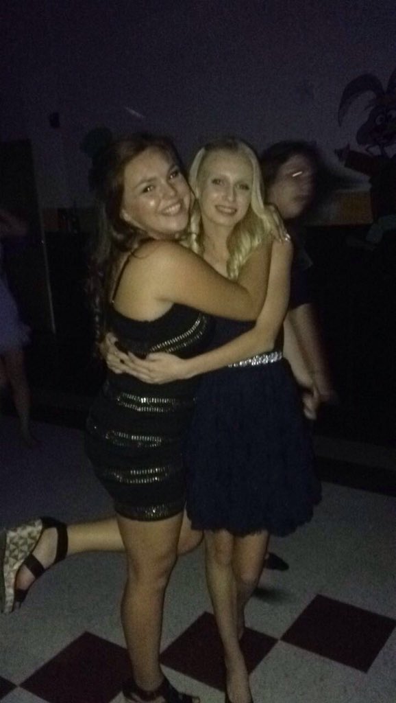 BrzeziKails's tweet photo. Hoco or wonderland? Either way I had a blast💜 https://t.co/nF1EWZifAi
