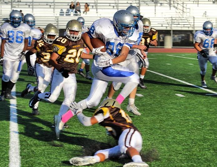 ALHSFBpics's tweet photo. Pictures from last week's Freshman vs Don Lugo game are now up at https://t.co/7UDYIHIHlG  #bravepride https://t.co/PCOJ25t3dv